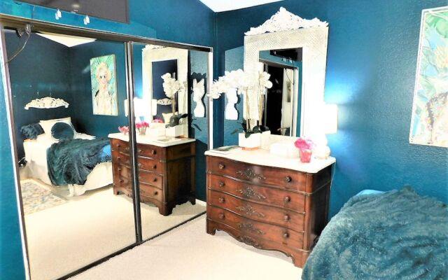 The Desert Pearl - Private Pool & Spa!