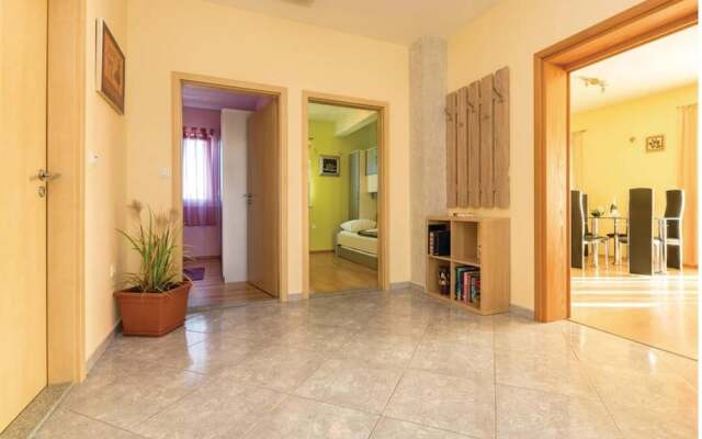 Nice Home in Kastel Luksic With Wifi and 6 Bedrooms