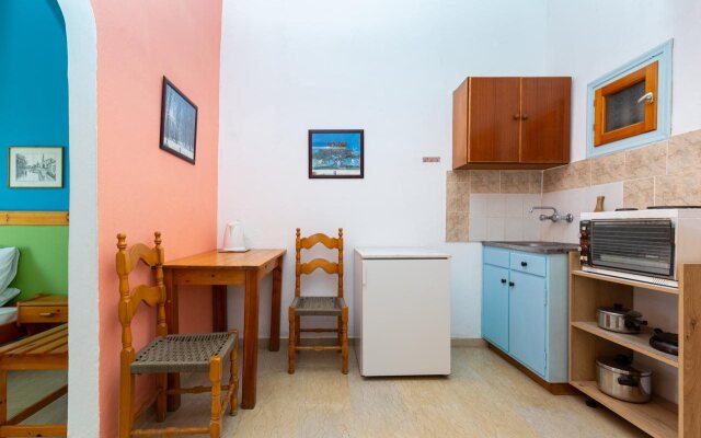 Alexandros Studios & Apartments