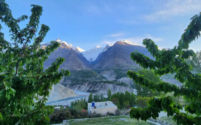Hunza Lounge