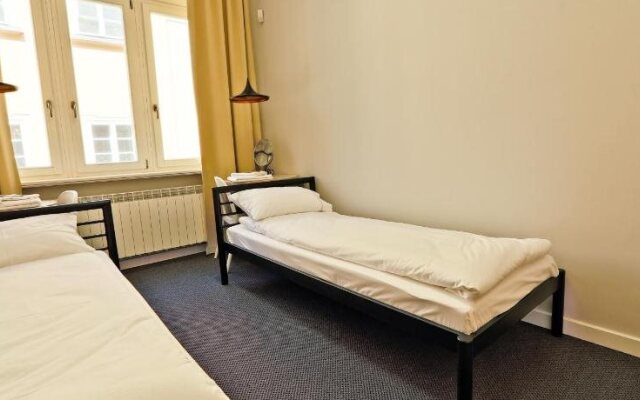 Sleep in Hostel & Apartments