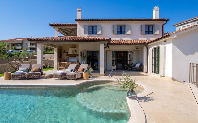 Villa Leucolea with pool