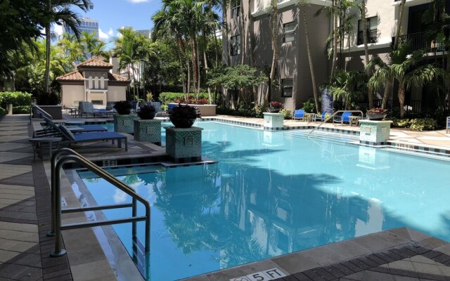 Private Condos by Ideal Experience