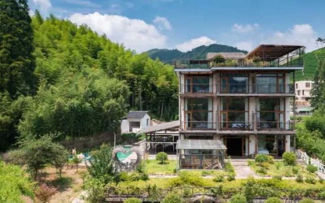 Moganshan Pinzhu Guanlan Yueying Hot Spring Holiday Home