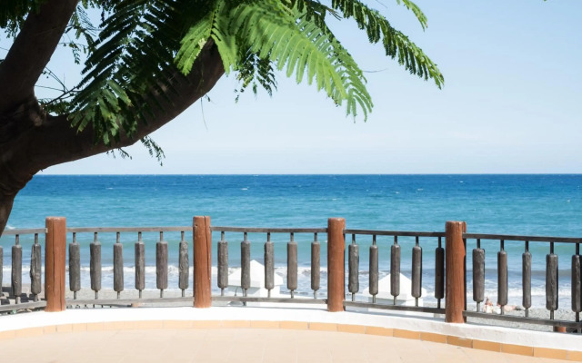 Bungalows Side Shore
