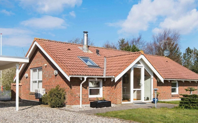 6 Person Holiday Home in Ulfborg