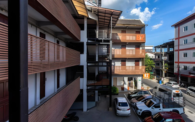 B2 Santitham (Wat Jed Yod) Boutique & Budget Hotel