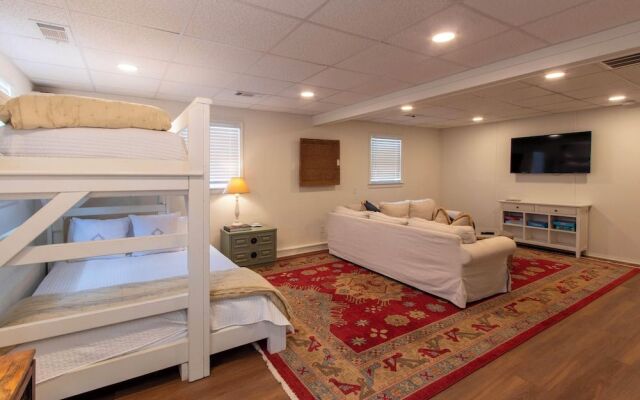 4 BR Sleeps 10 Near UGA & Downtown