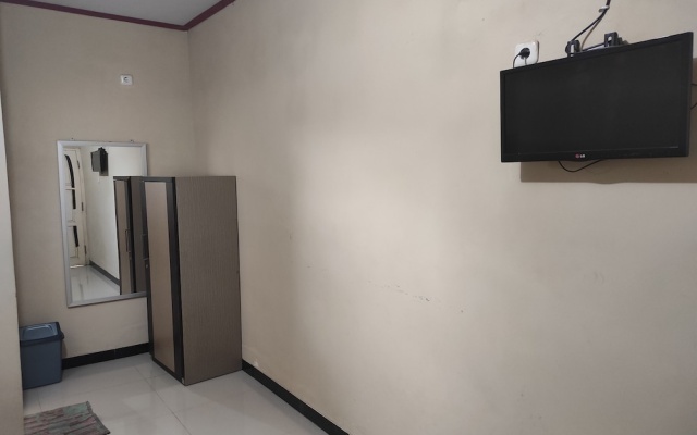 Hotel O Gr Kost Kaladan – Guest Rooms – Marabahan