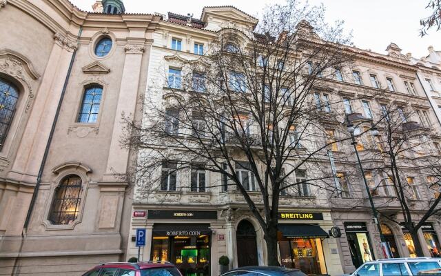 The Old Town Square & Parizska Apartments