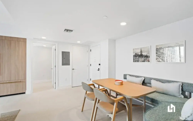 Stylish Apartments with Partial Ocean Views in Downtown
