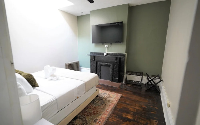 1210 Roland Way- Apartment