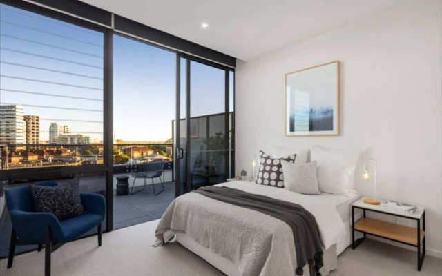Luxury 3 Bedroom Penthouse With Bay and City View