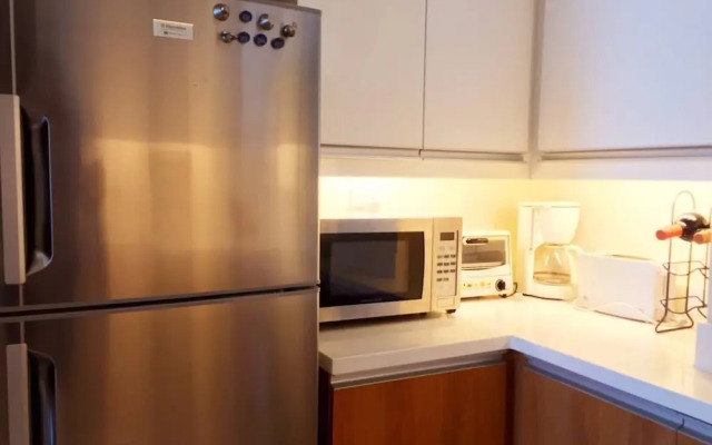 Elegant 2BR Apartment in Upscale Fort BGC Fast Wifi
