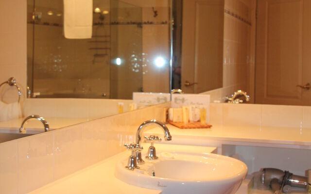 The Lawson Riverside Suites