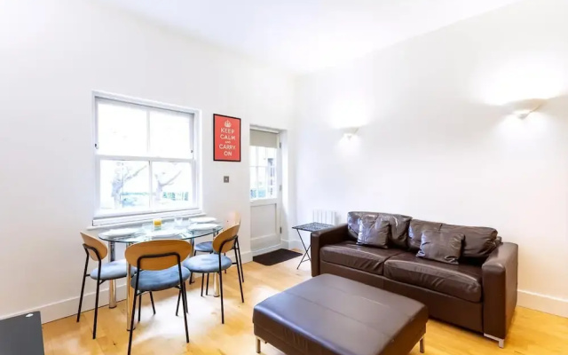 Bright & Comfortable Angel Apartment