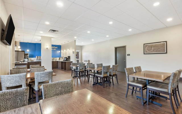 Days Inn by Wyndham Airdrie