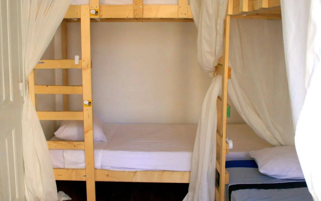 Locals Hostel & Suites