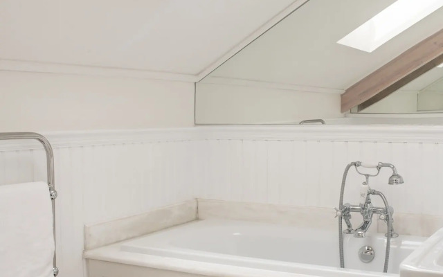 The Majestic Apartment