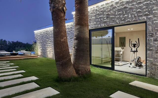 Beachfront Luxurious Villa w Private Heated Pool