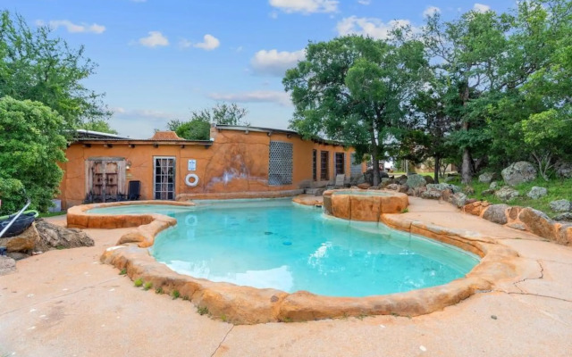 The Trois Estate at Enchanted Rock