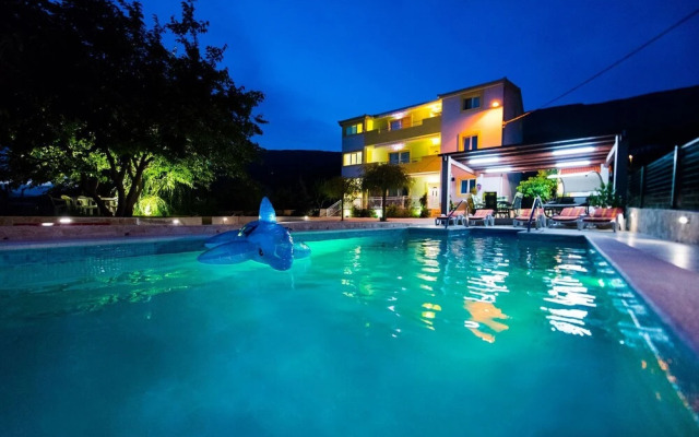 Mariska - With Swimming Pool - A2