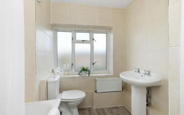 Brambles House West Drayton 3 Bedroom