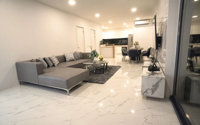 Private Pool Villa in Central Pattaya - Palmc8