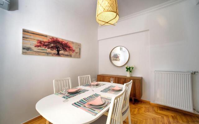 Acropolis area family friendly 2bdr apartment