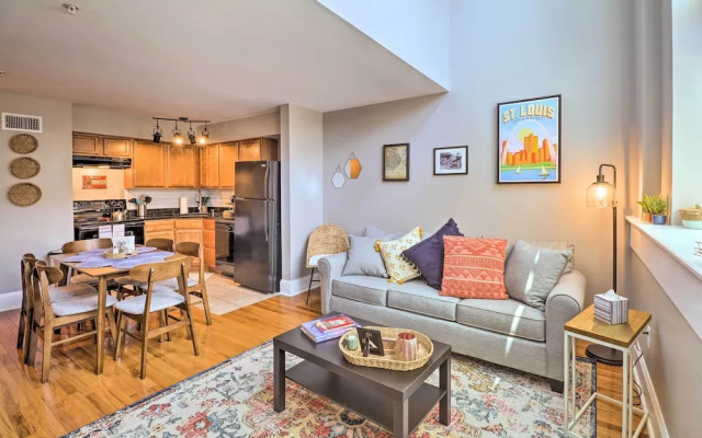 St Louis Apartment: Walk to Eating & Entertainment