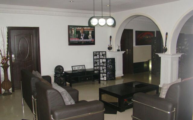 Charlie's Place And Suite