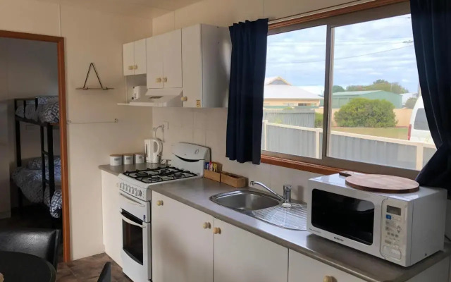 Rocks Retreat Cabin - Seal