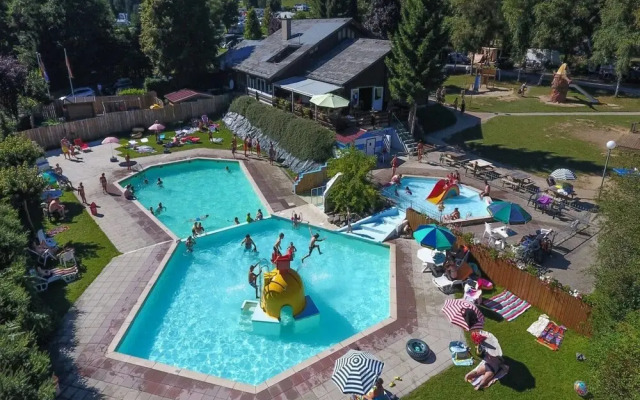 Peaceful Apartment With Pool