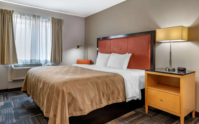 Quality Inn & Suites Evansville Downtown