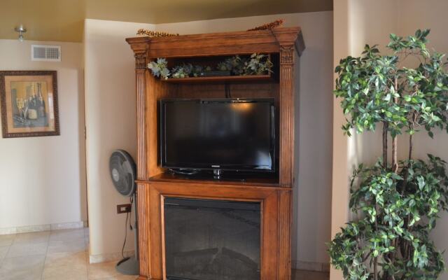 Playa Villa - 2 Br condo by RedAwning