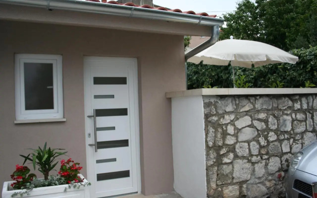 Room with garden