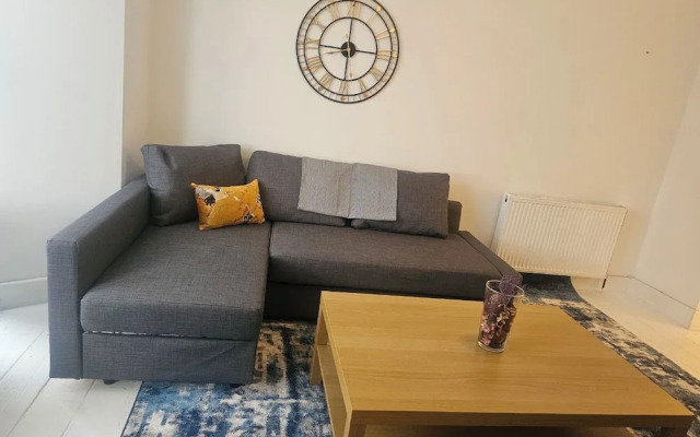 Seaside Haven Coastal Comfort 200m from the Beach