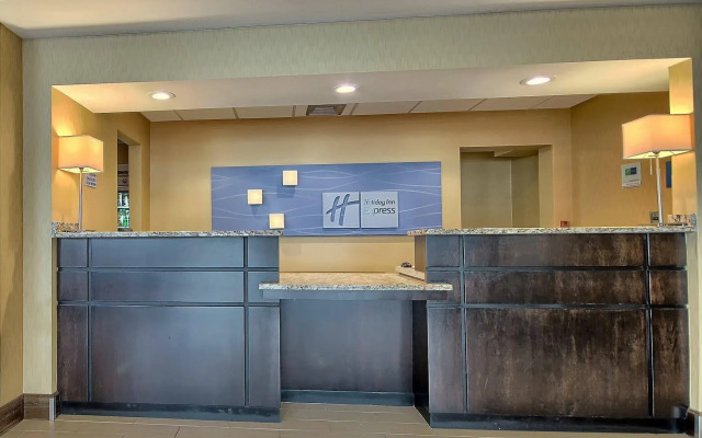 Holiday Inn Express Charleston-Civic Center by IHG