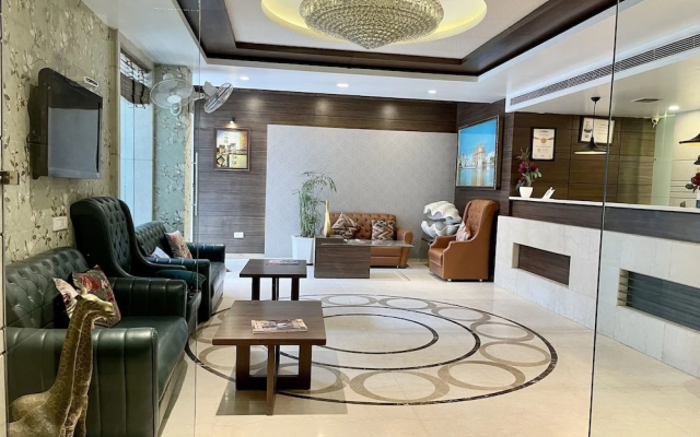 Hotel Narulas Aurrum