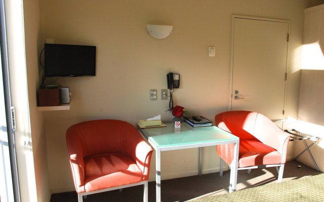 166 Majestic Court Motel