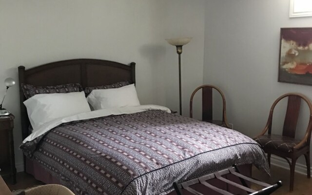 Modern Bungalow Bed and Breakfast