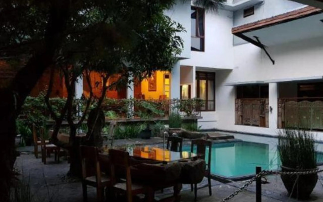 OYO 171 Lotus Art Garden Hotel