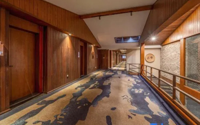 Taoshe Resort Hotel (People's Square Taoyangli Scenic Area Branch)