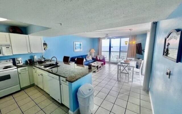 Pelican Beach 1711 1 Bedroom Condo by Pelican Beach Management