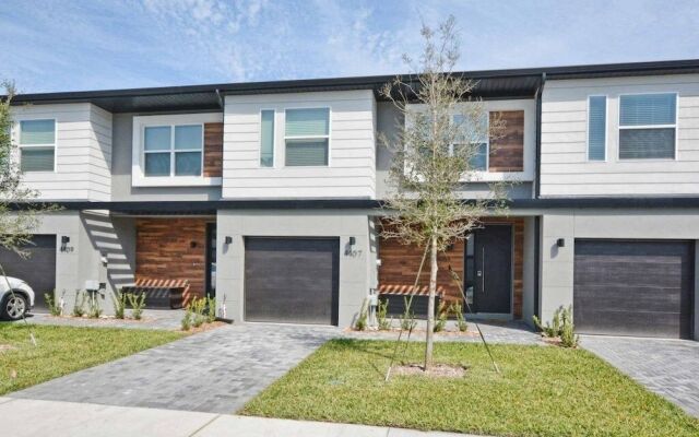 Lereve - 4 Bedrooms w Splashppol- 1205lr 4 Townhouse by Redawning