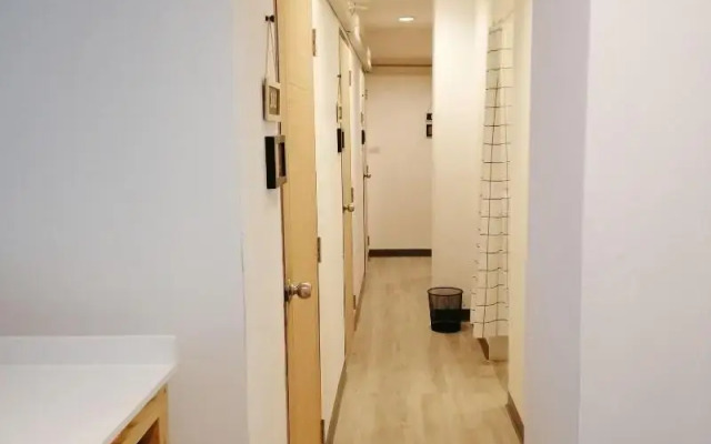 White House Hostel