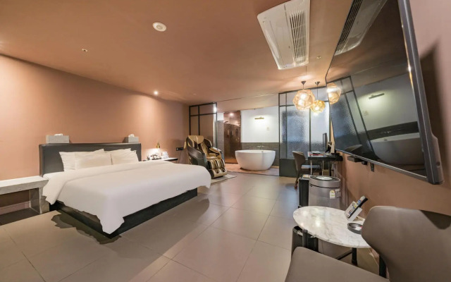 Vine Hotel