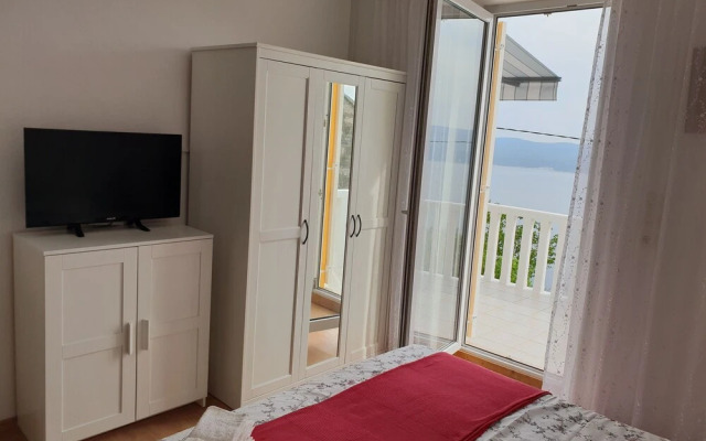 Grand Terrace Sea View Apartment