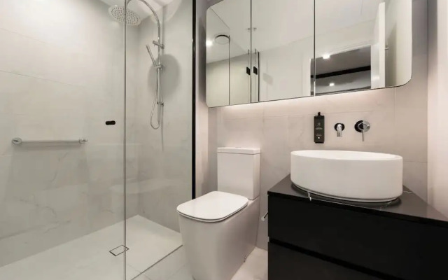 City Road Apartment by Urban Rest