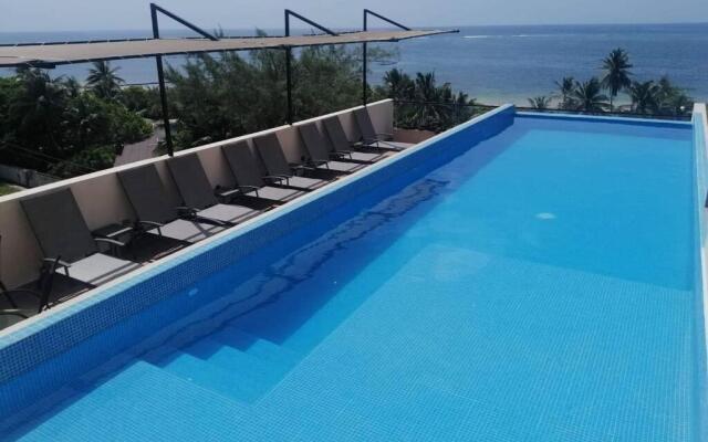 Modern 1 bedroom suite by beach Great location!